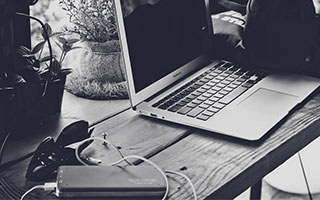 合同还没着落西蒙斯今日更新社媒 再次开船出海钓鱼